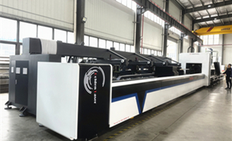 La machine découpée au laser à tube ultra long fonctionnera pour le client européen